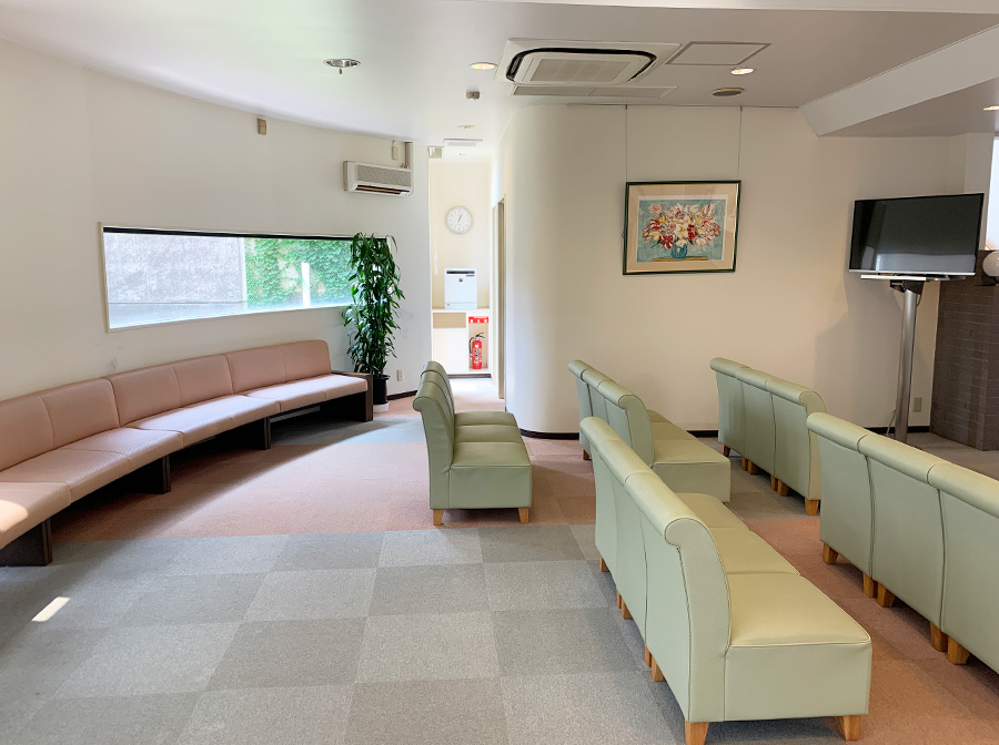 松岡医院の待合室2